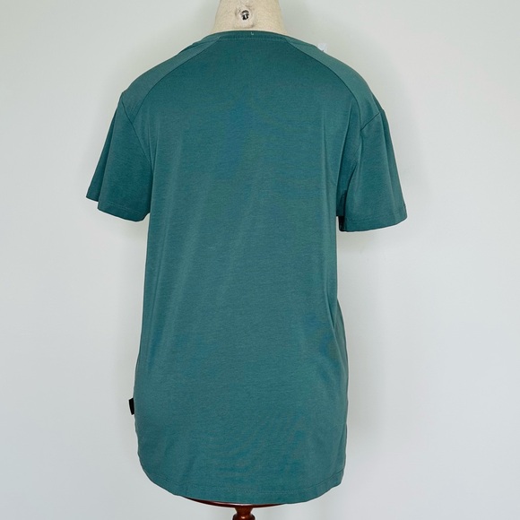 Kenneth Cole Men's Green V-Neck Short Sleeve Tee Shirt Size Medium - Picture 2 of 3